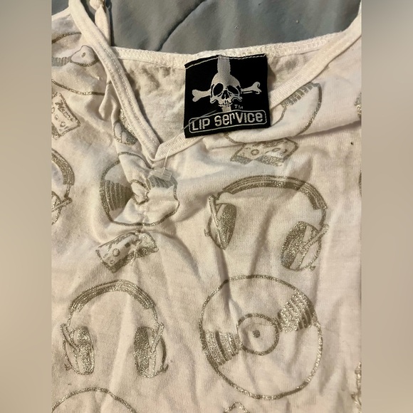 💀 Vintage Lip Service Metal Mixtape Metallic Print White Cami Tank Top RARE M - Picture 4 of 4